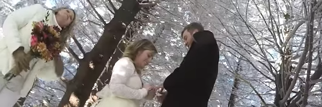 Novomanželé nechali video ze svatby natočit jejich psa, výsledek je lepší než většina svatebních videí