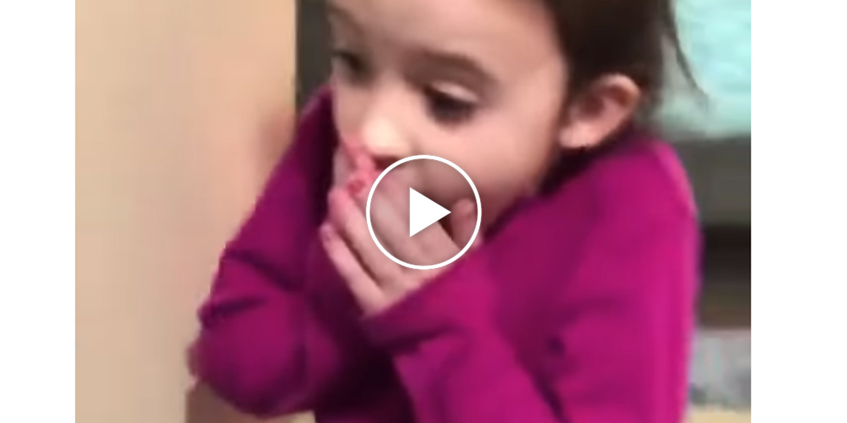 Tahle holčička měla tu nejkrásnější reakci na narozeninové překvapení