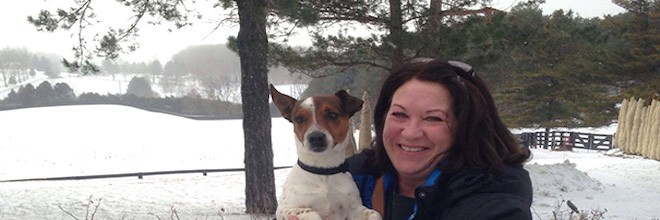 Tahle žena se nemohla rozhodnou,  jakého psa adoptovat, a tak koupila celý útulek